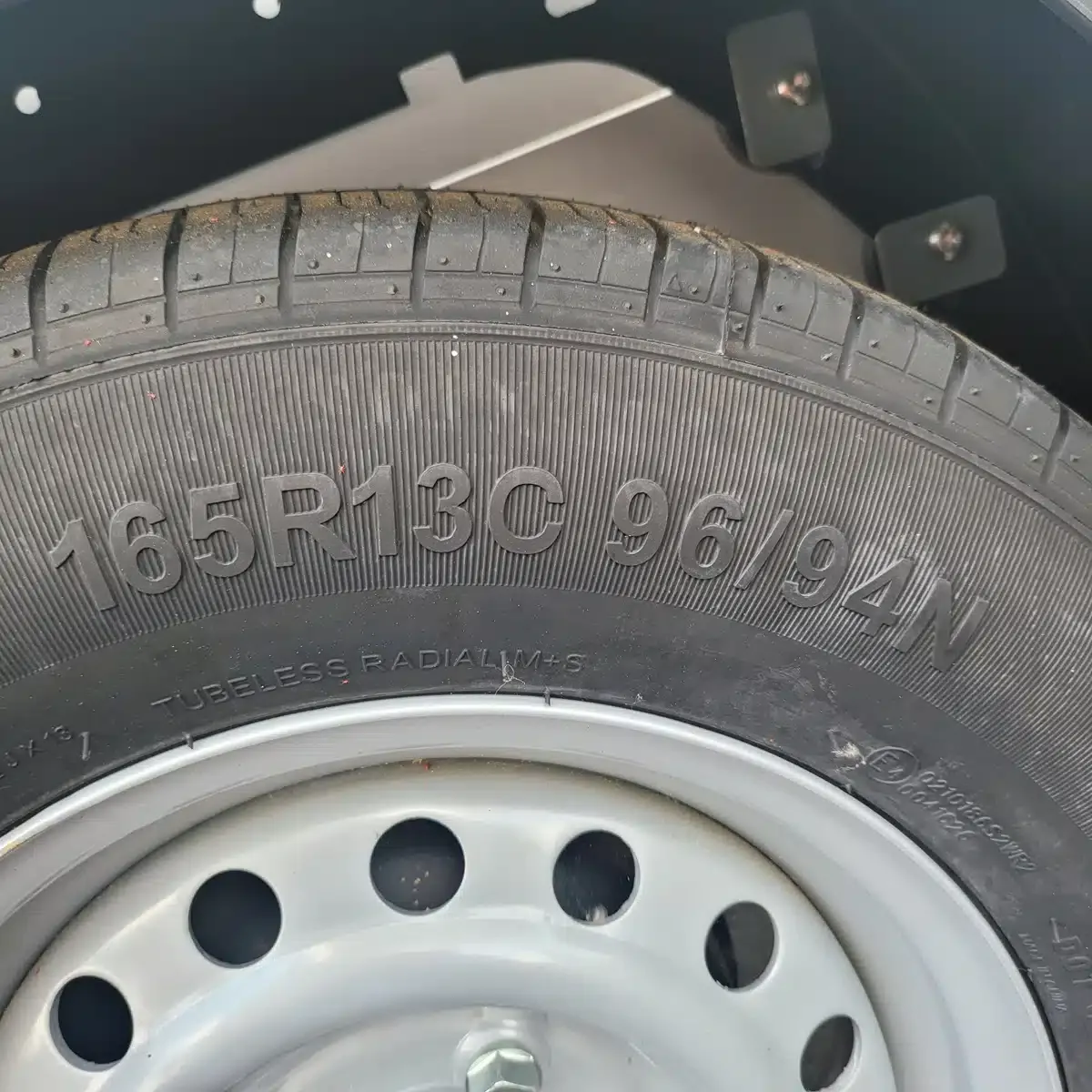 Komplettrad 165/R13C LI 94N – Felge 4 1/2Jx13H2 / ET = 30 / Lochkreis 112 Reifen & Felge für PKW-Anhänger – Bild 2