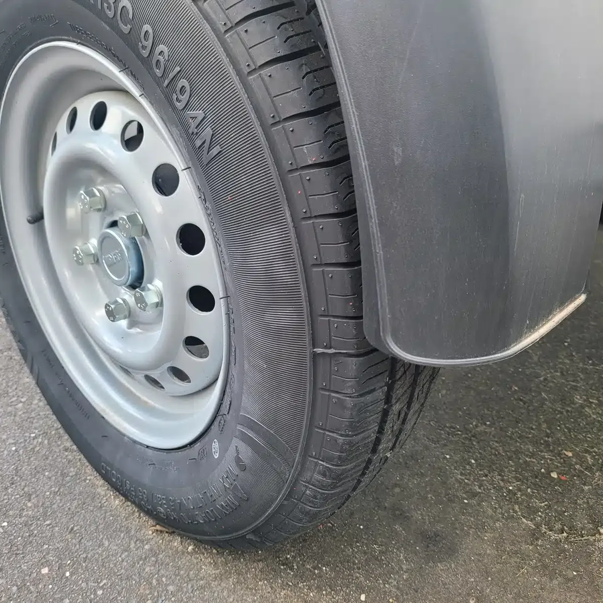 Komplettrad 165/R13C LI 94N – Felge 4 1/2Jx13H2 / ET = 30 / Lochkreis 112 Reifen & Felge für PKW-Anhänger – Bild 3