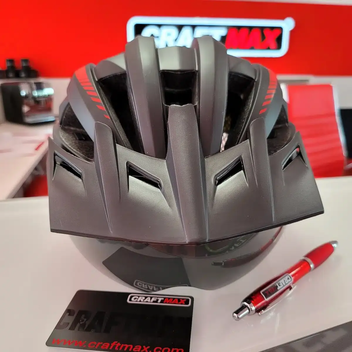 “vic red” MTB Fahrradhelm, atmungsaktiv mit 21 Belüftungskanäle mit abnehmbarer magnetischer Visier Schutzbrille + LED Rücklicht – für Erwachsene – Bild 3