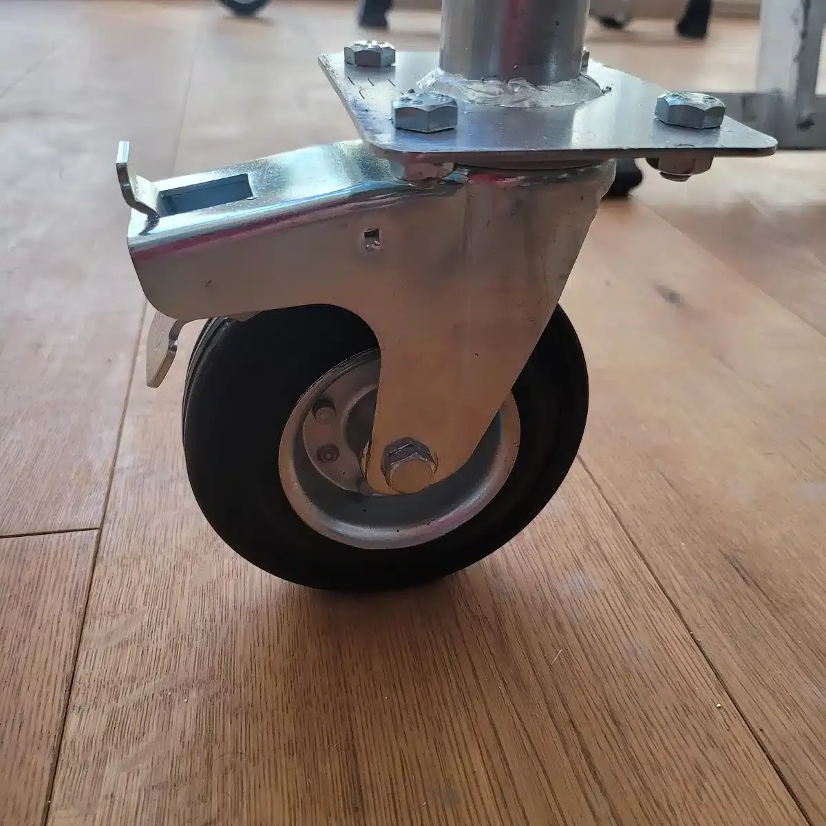 Rollgerüst zu vermieten: Arbeitshöhe 7,35m, Plattform 160x80cm Schnell-& Leichtbauweise – Bild 6